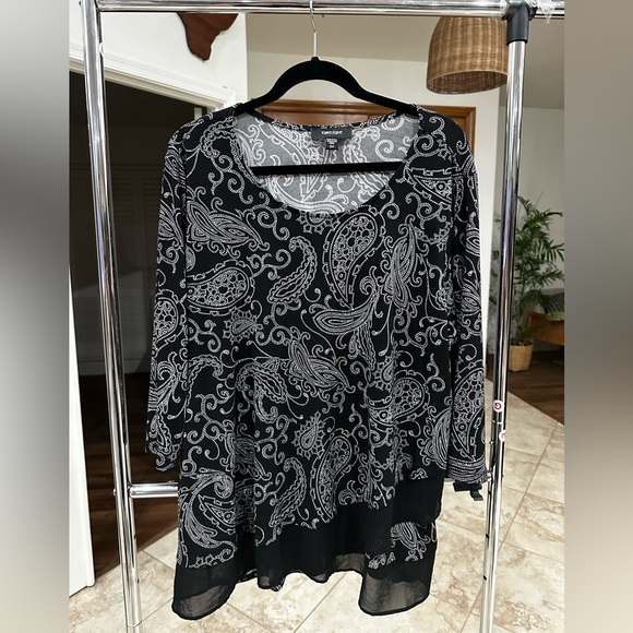 Karen Kane Tops - Karen Kane Women's Black & White Paisley Blouse Top Shirt Plus Size 2X